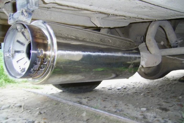 Установка прямоточного глушителя: что даст и стоит ли менять штатный выхлоп